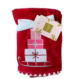 2pc Kassatex Christmas Hand Towels Embroidered Presents on Sled Red Pink NEW